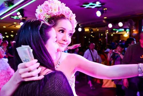 国产人妖在线观看,揭秘网络人妖文化现象